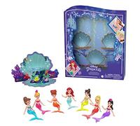 Mattel Disney Princess - Set Personaggi Ariel e le Sue Sorelle, con 7 bambole sirene mini, personaggi e accessori ispirati al film La Sirenetta Disney, Giocattolo per Bambini 3+ Anni, HLW96