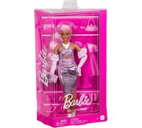 Barbie - Bambola Deluxe Style n.1, con capelli rosa e abito Barbiecore rosa lucido, accessori come guanti in velluto, portamonete e altro ancora inclusi, giocattolo per bambini, 4+ anni, HYV25