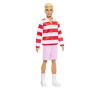 Barbie - Ken Fashionistas n. 241, bambola con capelli biondi, polo a righe bianche e rosse, shorts rosa, calze bianche e scarpe da ginnastica, giocattolo per bambini, 3+ anni, HYV01