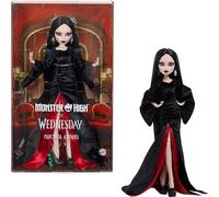 Monster High x Mercoledì, bambola Morticia Addams da collezione con abito in velluto nero e cremisi con gioielli, scarpe con tacco ispirate alla serie e piedistallo, JLK99