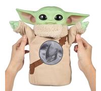 Mattel Star Wars The Mandalorian e Grogu - Grogu Baby Abbracci, peluche con gli occhi che si aprono ispirato al film, ricamo sul petto e corpo e mani morbide in tessuto, 3+ anni, JKN44