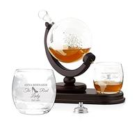 Maverton Decanter per Whisky in vetro - incisione personalizzata - Caraffa a forma di mappamondo da 850 ml + 2 bicchieri da whisky - idee regalo per anniversario - coppia felice