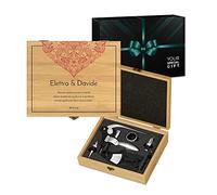 Maverton Kit Accessori da Vino Deluxe - Set Cavatappi da Vino Personalizzato - Scatola in Legno di bambù + 8 Pezzi di Accessori Vino - Idee Regalo per Anniversario - Amare