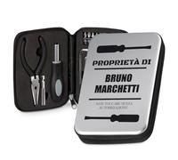 Maverton Kit di Attrezzi Compatto - Personalizzazione Stampata a Colori - Mini - Cassetta Attrezzi - Tascabile - Dimensioni 16 x 11 cm - regalo uomo - Proprietà