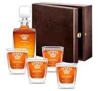Maverton set Caraffa da whisky e cognac + 4/6 bicchieri - con incisione personalizzata - Decanter in vetro per whiskey da 0,81 L - Bottiglia per compleanno - pensiero per papà - Re