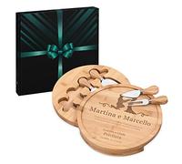 Maverton Tagliere per formaggio in legno - H3,6 cm x Ø25 cm - set 3 coltelli 1 forchetta - incisione personalizzata - regalo SanValentino per coppia - l’amore basta