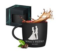 Maverton Tazza da caffelatte o tè in ceramica - 400 ml - Incisione personalizzata - Tazze da colazione per bevande per anniversario - Bicchiere con manico per una coppia - Interno rosso - sposi