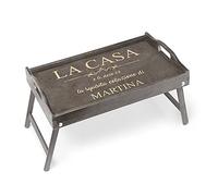 Maverton Vassoio da Colazione a Letto Personalizzato - Tavolino Pieghevole Grigio in Legno con Manici e Bordo Rialzato - Incisione Laser - Tavolo Multiuso 50 x 30 cm - regalo donna - Casa