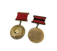 Medaglia sovietica Lenin Stalin Premio Distintivo Foglia di quercia Emblema del partito Spilla Spille medaglia commemorativa(Light yellow)