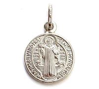 Medaglietta di San Benedetto in argento sterling, Dimensioni: 20 mm Una delle medagliette più antiche della cristianità, chi la indossa crede che abbia potere contro il male., Argento
