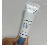MEDICUBE Zero Pore Moisture Sun Serum 50ml SPF50+ P Protezione Solare UV
