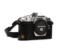 MegaGear MG1350 Custodia Metà Copertura in finta pelle con Accesso alla Batteria per Fotocamere Olympus Om-D E-M10 Mark III, Nero