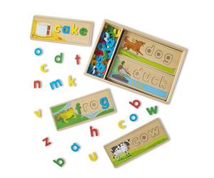 Melissa & Doug Impara le Prime Parole in Inglese, Gioco in Legno, Giocattoli per Lo Sviluppo, Giocattolo Educativo per Imparare L'Inglese, Montessori, Regalo per Bambini e Bambine di 4 5 6 7 8 Anni