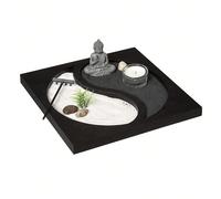 Mensole ad angolo Il giardino Zen Yin Yang è un set che comprende pietre, portacandele, sabbia, rastrello e una figura di Buddha. Le dimensioni della candela sono 4,5 x 2,5, il rastrello misura 12,7 x