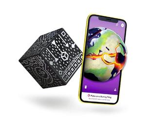 Merge Cube - Strumento pratico di realtà aumentata per l'istruzione - Giocattolo di scienza e STEM - Simulazioni scientifiche - Materiale didattico - Casa e aula - Compatibile con iOS e Chromebook