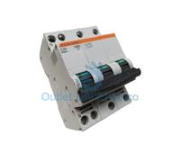 MERLIN GERIN 17590 INTERRUTTORE AUTOMATICO C40N 3P+N 10A CURVA C