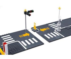 Metropolis Road Base Plate DIY City Building Set | Strade Modulari, Semafori Inclusi, 3 Configurazioni DIY, Lampioni e Segnali, Compatibile con Mattoncini