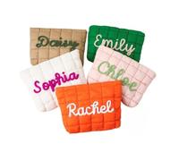 MFCHICIFY Borsa per il trucco trapuntata con nome personalizzato, borsa cosmetica personalizzata carina in cotone gonfio con cerniera, borsa da viaggio per articoli da toeletta, regalo per lei, regalo