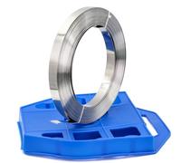 MgcTolBox Tendireggia Manuale in Acciaio | Reggia Reggetta in Metallo 16 * 0.5 mm Acciaio 30 m su una Rotolo in Scatola di Plastica + 20 x Fermaglio Blocca Reggia in Acciaio