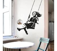 MIAOKEJIA Adesivo Banksy ragazza su altalena adesivo da parete street art urbano soggiorno camera da letto design d'interni decorazione d'interni