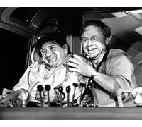 Mickey Rooney & Buddy Hackett [1018774] 8x10 Foto (Altre Misure Disponibile)
