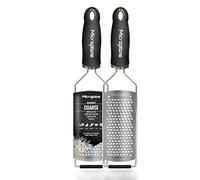 Microplane Grattugia da cucina Lama spessa Acciaio inossidabile Nera Serie Gourmet ideale per Formaggio, Carota, Zenzero, Noce di cocco e Rafano