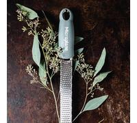 Microplane Grattugia Zester Verde Salvia ideale per Agrumi, Formaggio a Pasta dura, Zenzero, Cioccolato e Noce Moscata con Lama Fine - Made in USA