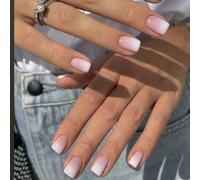 Migliora istantaneamente il tuo aspetto con 24 pezzi di unghie finte quadrate corte a gradiente bianco da applicare, evidenziando la semplicità elegante e lo stile minimalista sexy da principessina Y2