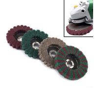 Migliora la tua strada verso la perfezione con i nostri cuscinetti abrasivi in fibra di nylon di alta qualità; questi strumenti sono specificamente progettati per rendere il tuo lavoro più facile ed