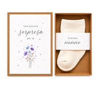 MilaBoo Annuncio di gravidanza con scatola regalo con calzini per neonato, regalo per annunciare la gravidanza, annuncio di nascita per i nonni, fatto a mano in italiano (Nonno - italiano)