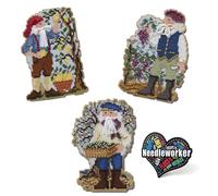 Mill Hill Mediterranean Santa Set (2024) Set di 3 kit per punto croce con perline, tra cui limoneto, raccolta delle olive e Babbo Natale in vinyard, oltre a adesivo decorativo "Needleworker"