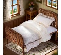Minamzee Mobili per casa delle bambole 1:12, 1 set in miniatura stile fata pastorale marrone in rattan letto con biancheria da letto rimovibile in pizzo, set di accessori per mobili per camera da