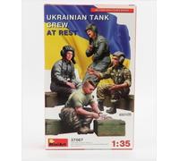 Ukrainian Tank Crew At Rest 1:35 Figure Plastic Model Kit MINIART