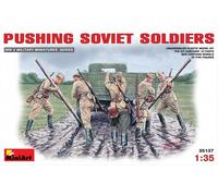 MINIART 35137 1/35 Pushing Soviet Soldiers