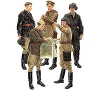 Soviet Officers At Field Briefing. Special Edition 1:35 Figure Plastic Model Kit