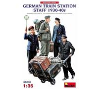 MINIART 38010 1/35 German Train Station Staff 1930-40s