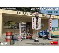 Miniart 550035598 - 1:3 5 German Gas Station 1930-40s Equipment - Nuovo