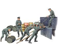 German Soldiers W/ Fuel Drums. Special Edition 1:35 Figure Plastic Model Kit