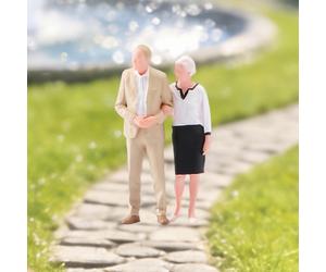 Miniatura in scala 1/64 di una coppia di anziani per diorama micro paesaggi