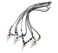 Mipcase Collana Dente di Squalo da Uomo Regolabile in Acrilico e Legno, Ciondolo Surfista Resistente per Avventure Outdoor e Spiaggia, Set da 4 Pezzi Commemorativo per Amanti del Mare