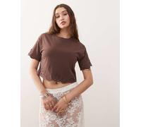 Miss Selfridge - T-shirt color cioccolato con cut-out sull'orlo-Nero 36