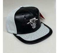MITCHEL & NESS Chicago Tori 2.0 Snapback Cappello Uomo Grigio/Nero Taglia Unica