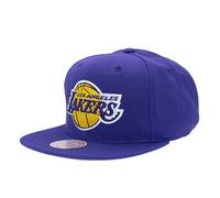 Mitchell & Ness La nuova collezione Snapback Mitchell & Ness propone i classici loghi NBA finemente ricamati sulla fronte. DETTAGLI PRODOTTO Cappellino visiera piatta con chiusura regolabile snapback