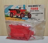 Modellino Auto Kit Airfix Ford Model T 1910 scala 1:32 rosso