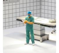 Modellino dettagliato di una sala operatoria con figure realistiche di medici,
