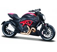 Modello di motocicletta Ducati Diavel Carbon con base 1:18