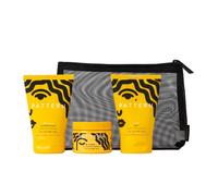 Modello di Tracee Ellis Ross Curl Cocktail Kit: crema per lo styling del balsamo e gel