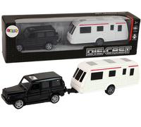Modello SUV con rimorchio da campeggio