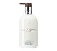 Molton Brown Coastal Cypress & Sea Lozione mani, 300 ml - senza parabe