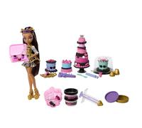 Monster High - Clawdeen Wolf Scary Sweet Birthday, bambola con kit per torte, set con oltre 20 accessori tra cui glassa terrificante e topper da brividi, giocattolo per bambini, 4+ anni, JBG78